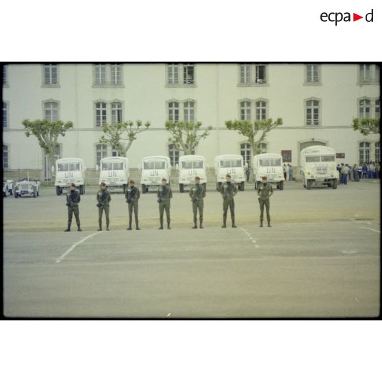 Préparatifs au quartier du 8e RPIMa à Castres avant le départ pour le Liban.