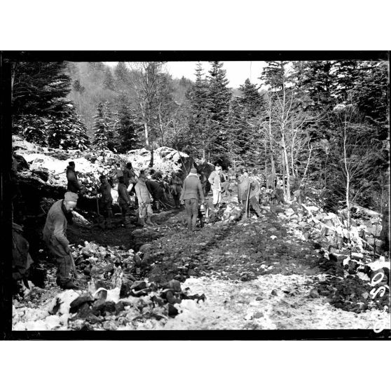 Route du Ballon d'Alsace à Altfeld. Le bloquage de la route. [légende d'origine]