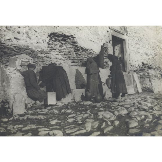 Salonique. Dans la ville haute, la fontaine. [légende d'origine]