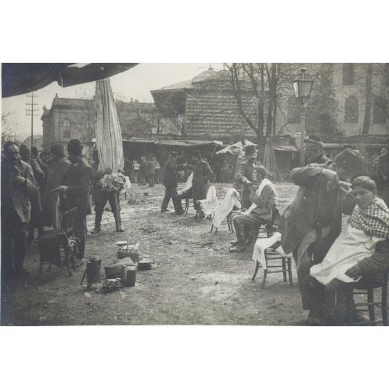 Salonique. Coiffeurs turcs en plein air. [légende d'origine]