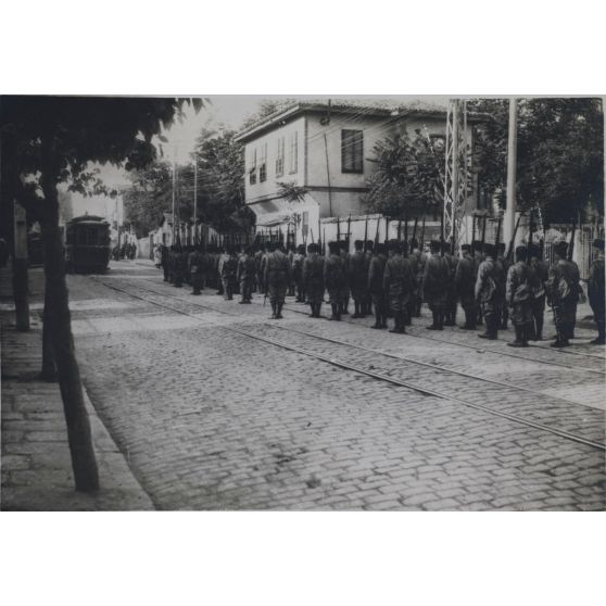 Salonique. Dans l'avenue du Roi Georges (IRNA). [légende d'origine]