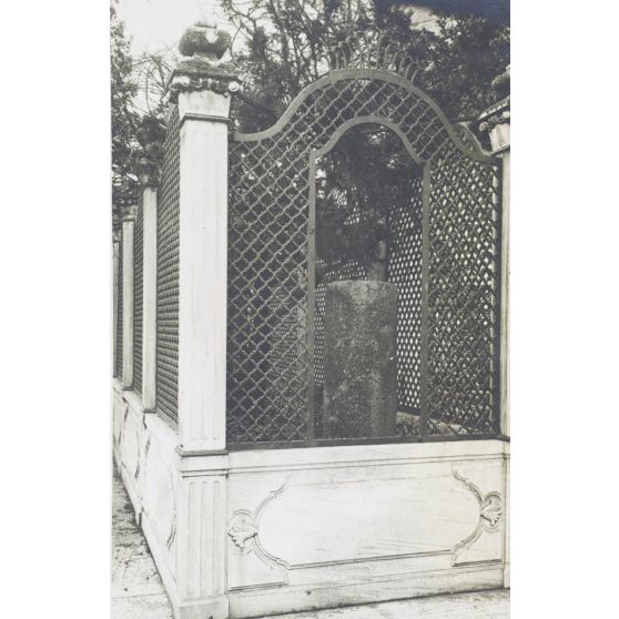 Salonique. Dans l'ancienne église Saint-Georges. Février 1919. [légende d'origine]