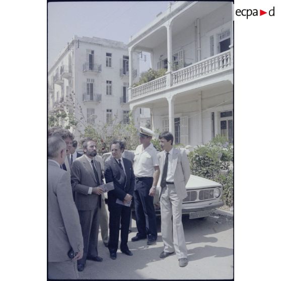 Georges Lemoine et une délégation visitant le collège français de Beyrouth.