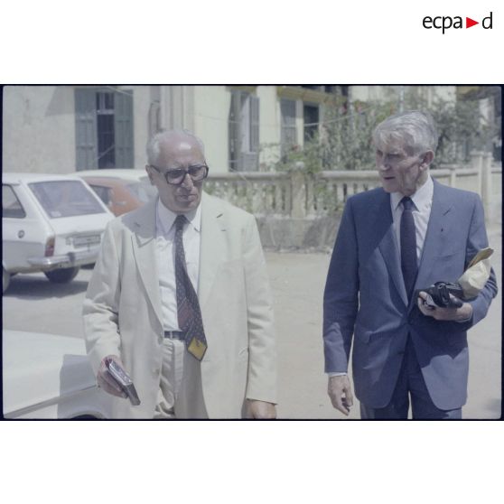 Georges Lemoine et une délégation visitant le collège français de Beyrouth.