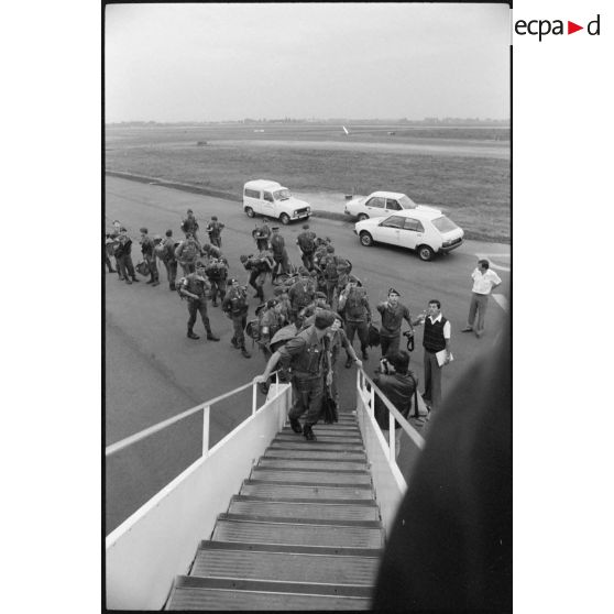 Embarquement des soldats français pour Beyrouth à Toulouse-Blagnac.