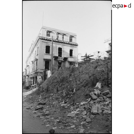 Vue sur des quartiers d'habitation de Beyrouth-Ouest, touchés par les bombardements.