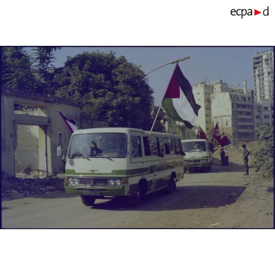 Cars des factions palestiniennes dans Beyrouth.