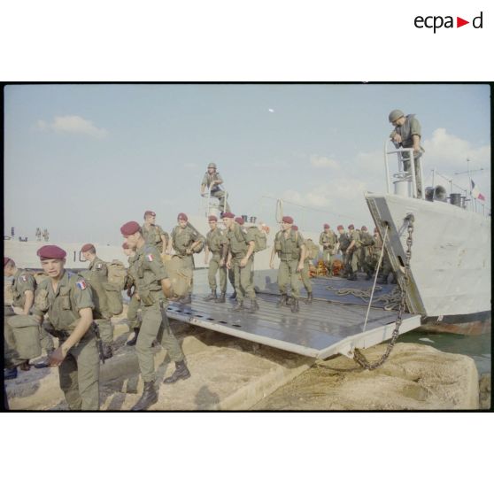 Débarquement de la relève des troupes françaises, Beyrouth.