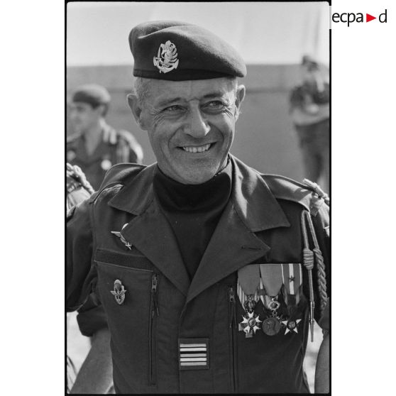 Portrait d'un lieutenant-colonel décoré lors d'une cérémonie, Beyrouth.