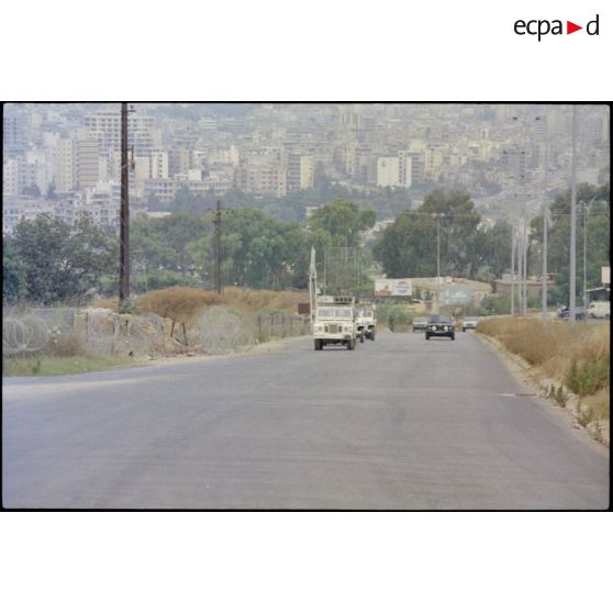 Jeeps du DETOBS sur la route de Damas, Beyrouth.