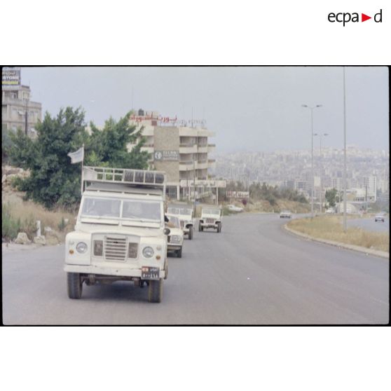 Jeeps du DETOBS sur la route de Damas, Beyrouth.