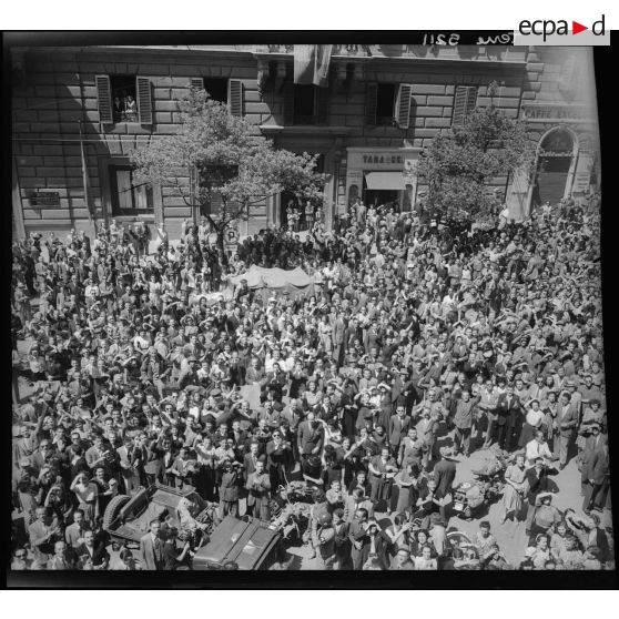 La foule romaine acclame les généraux.