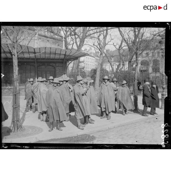 Le Havre. Australiens en promenade. [légende d'origine]