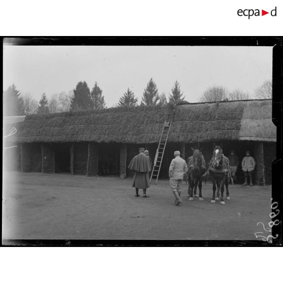 Bury (Oise). Ecurie de l'usine de grenades. [légende d'origine]