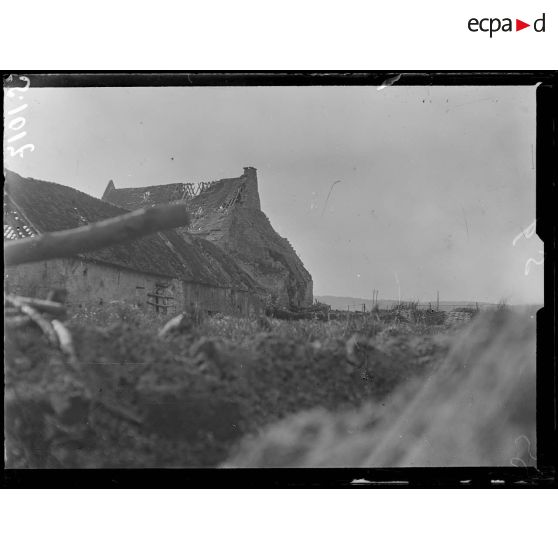 Près Ribécourt (Oise). Ferme de Saussoy. [légende d'origine]