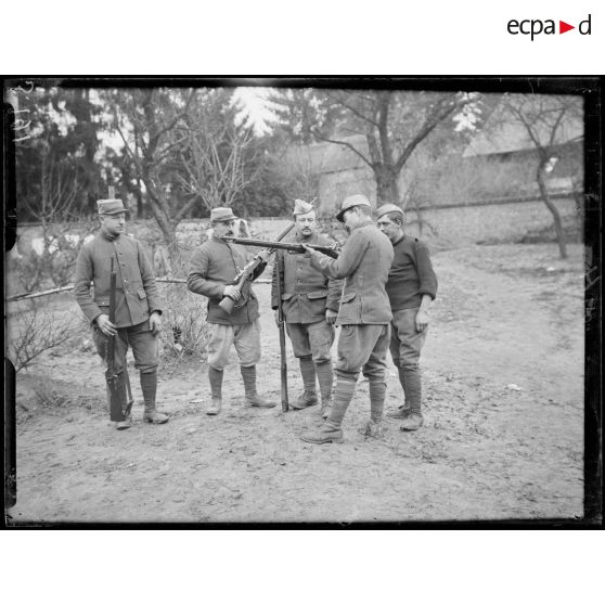 Montgobert (Aisne). Légion étrangère. Groupe de luxembourgeois. [légende d'origine]