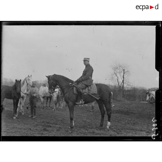 Le lieutenant de Villers, officier de spahis marocains. [légende d'origine]