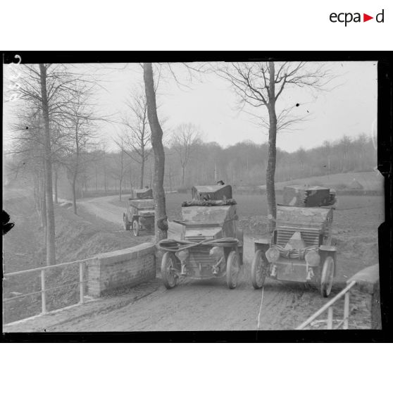 Auto-canons en position de tir (Pas-de-Calais). [légende d'origine]