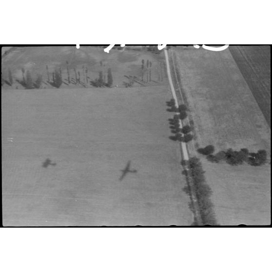 Une mission aéroportée à bord d'un planeur DFS-230 du Sondergruppe du Luftlandegeschwader 1 basé sur l'aérodrome de Lézignan-Corbières.