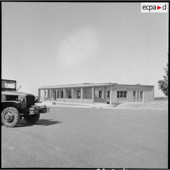 Vue du chantier et des bâtiments de l'état-major de l'armée de Terre de Ben Aknoun.