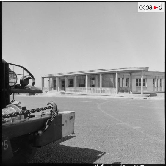 Vue du chantier et des bâtiments de l'état-major de l'armée de Terre de Ben Aknoun.