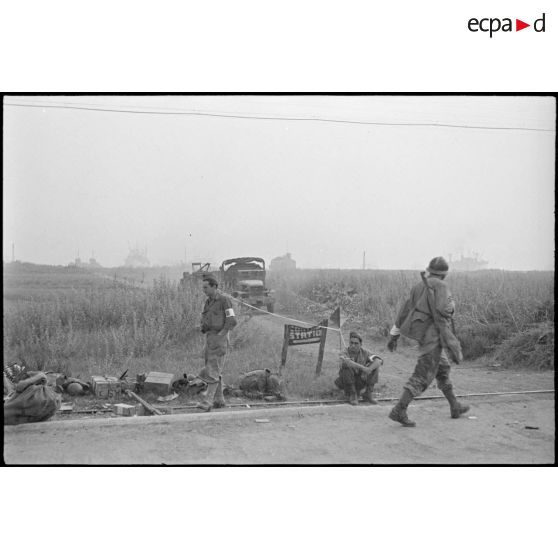 Soldats du 3e RTA après le débarquement.