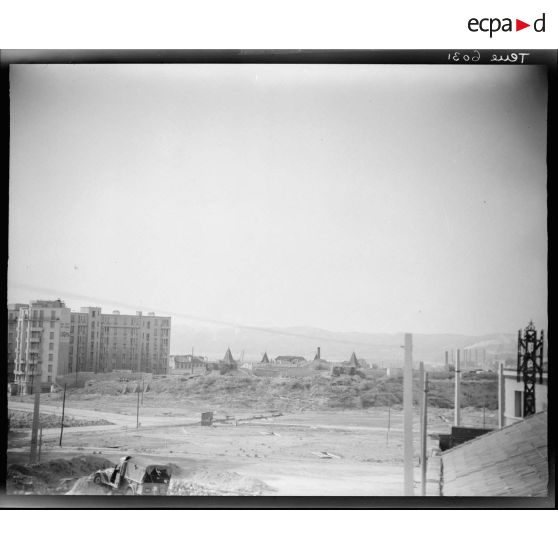 Une vue de la place Victor Hugo à Marseille après la bataille.