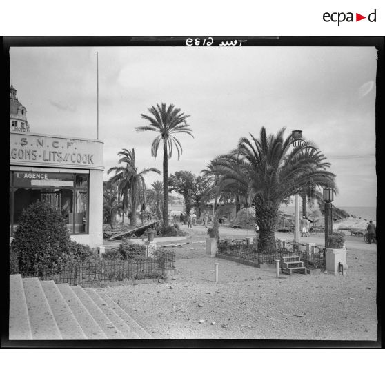 Un aspect de la promenade des Anglais après la libération de Nice.