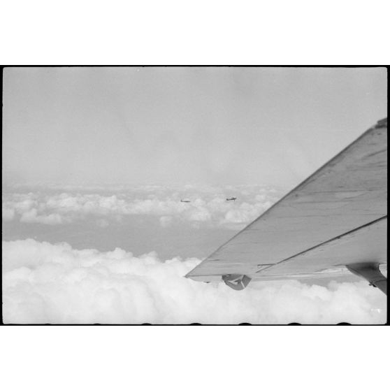 Parti du terrain d'aviation de Valence, un vol d'entraînement de jeunes pilotes aux commandes de planeurs du IIIe groupe du Luftlandegeschwader 1.