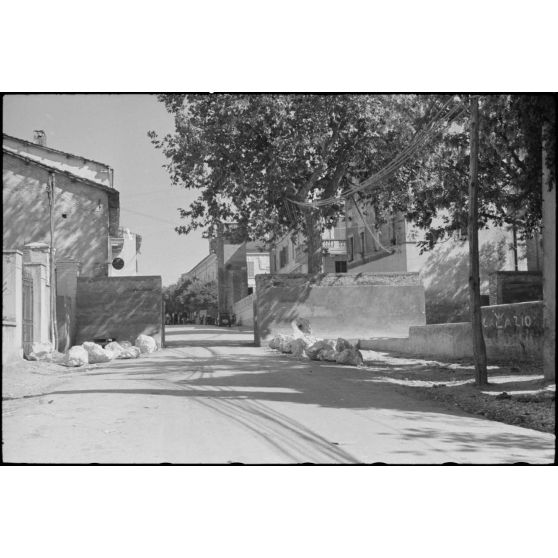 Aperçu de la ville de Monterotondo après les affrontements entre les soldats italiens et les parachutistes allemands.