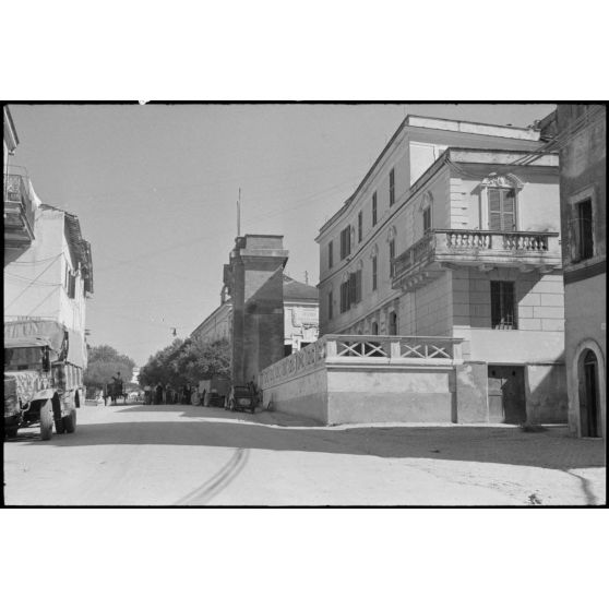 Aperçu de la ville de Monterotondo après les affrontements entre les soldats italiens et les parachutistes allemands.