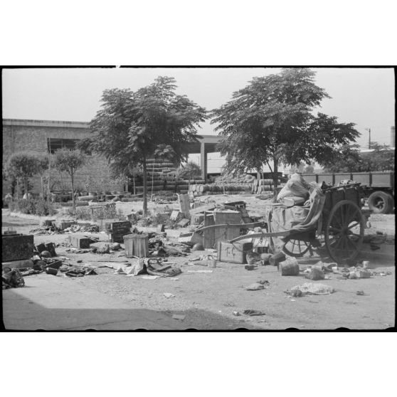 A Monterotondo (Latium), le matériel abandonné par les défenseurs italiens autour de la gare lors de l'attaque des parachutistes allemands.