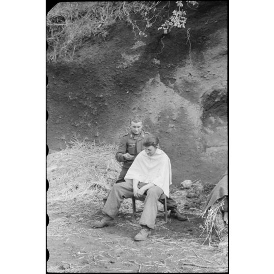 En Italie, au nord-ouest d'Anzio-Nettuno, le quotidien de parachutistes de la 4.Fallschirmjäger.Division dans les marécages de la forêt de Padiglione.