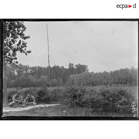 Moreuil. Poste arrière en position de radiotélégraphie d'infanterie. [légende d'origine]