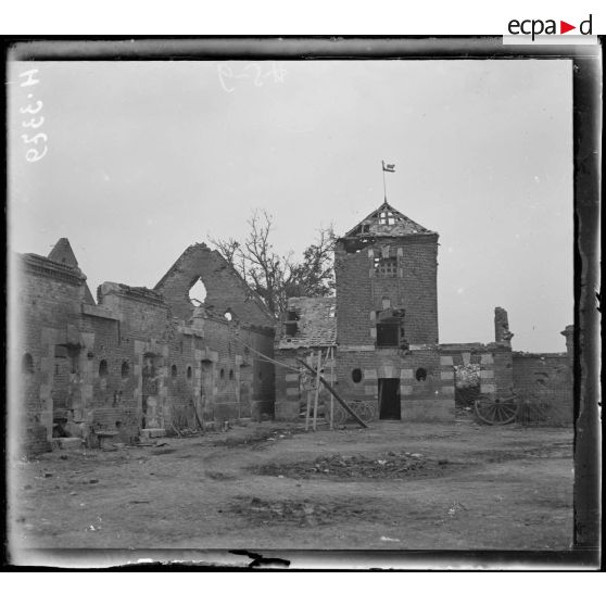 Dompierre (Somme). Ferme en service. [légende d'origine].