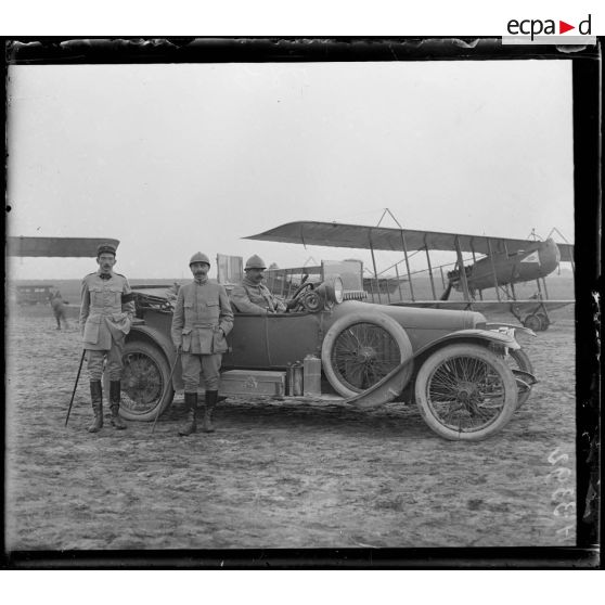 Moreuil. Aviation, le colonel Simon. [légende d'origine]