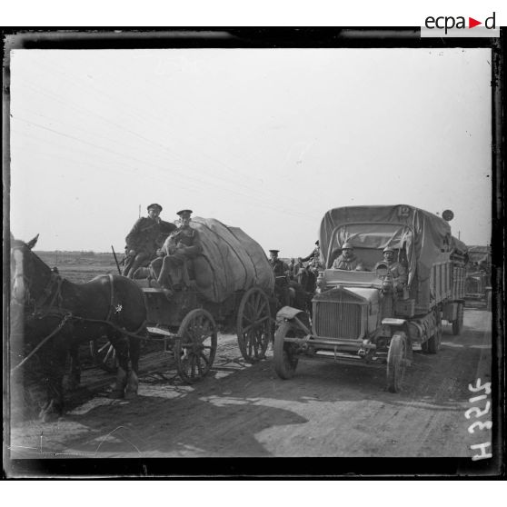 Ferme de Roufray. La ferme et la route. [légende d'origine]