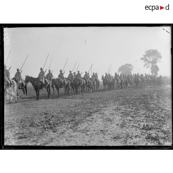 Hamel. Le 3e Hussard défilant sur la route. [légende d'origine]