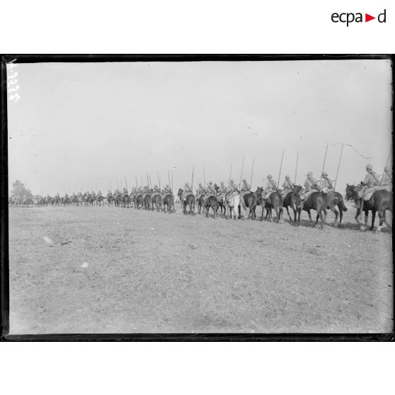 Hamel. Le 3e Hussard défilant sur la route. [légende d'origine]