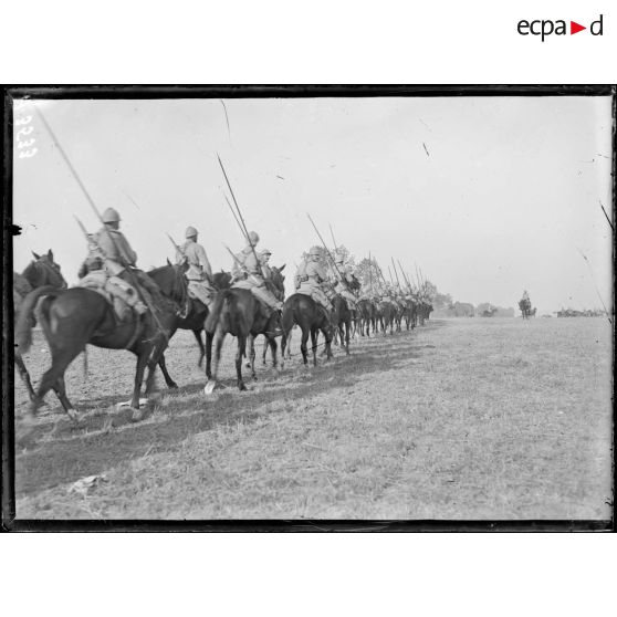 Hamel. Le 3e Hussard défilant sur la route. [légende d'origine]