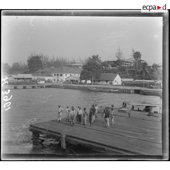 Douala. Les quais. [légende d'origine]