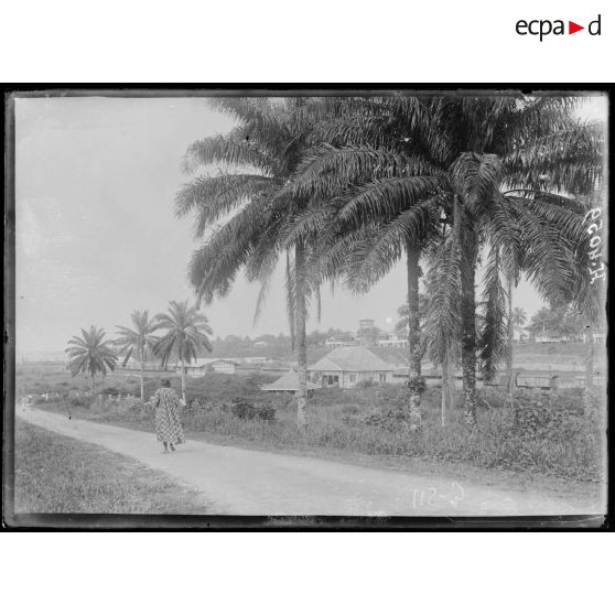 Douala. Vue panoramique de la gare du centre. [légende d'origine]