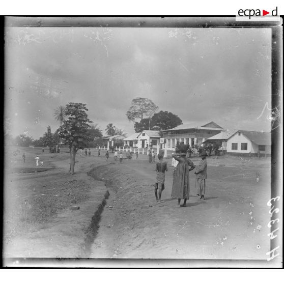 Edéa. Rue principale. [légende d'origine]