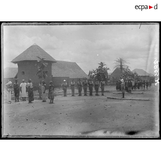 Akonolinga. Façade du poste. [légende d'origine]