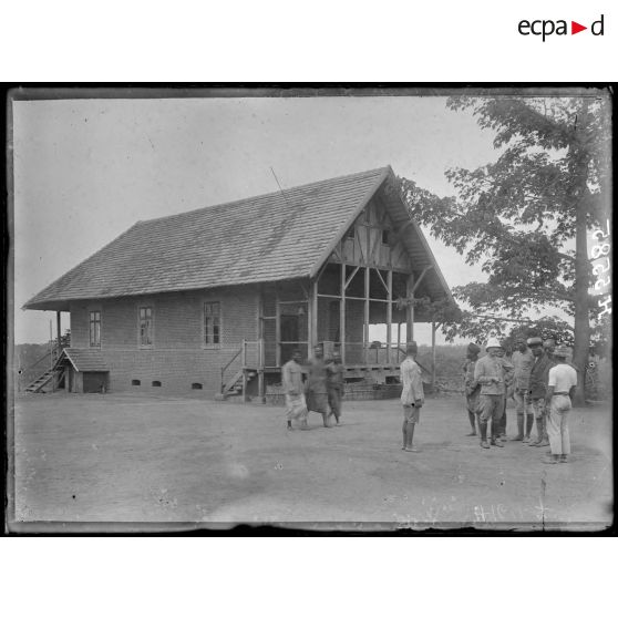 Akonolinga. Maison d'habitation. [légende d'origine]