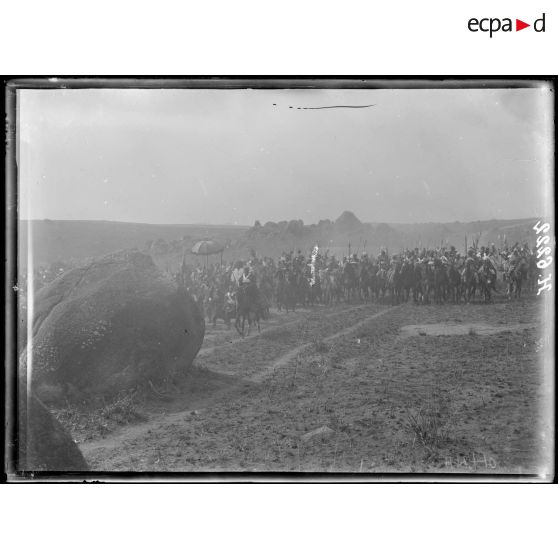 N'Gaoundéré village. Cortège du sultan en déplacement. [légende d'origine]