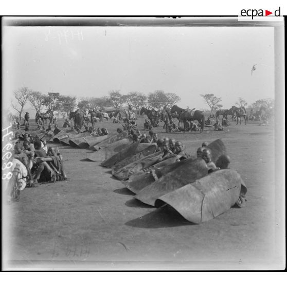 N'Gaoundéré. Les lanciers du sultan. [légende d'origine]