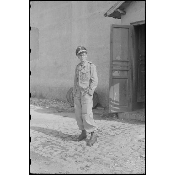 Portrait d'un officier de la section de propagande aéroportée.