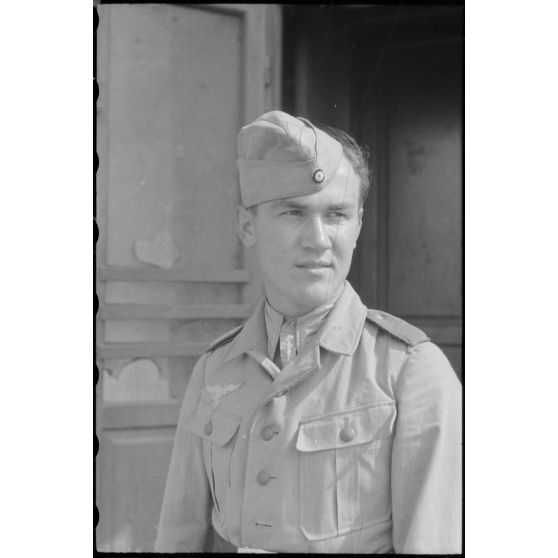 Portrait d'un soldat, membre de la section de propagande aéroportée.