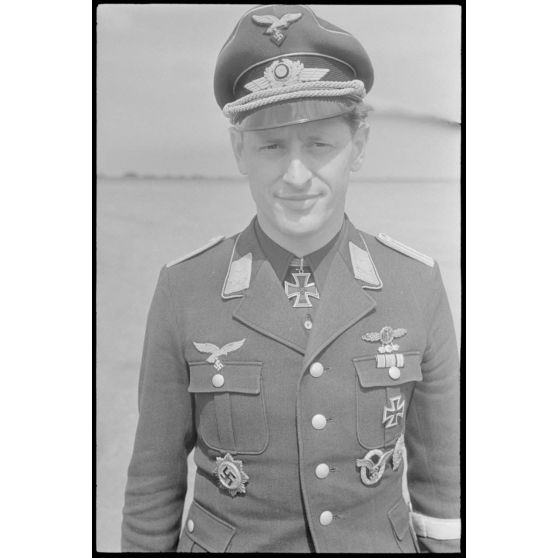 Portrait du sous-lieutenant (Leutnant) Otto Leupert, pilote (Flugzeugführer) du 1.(K) / Lehrgeschwader 1.